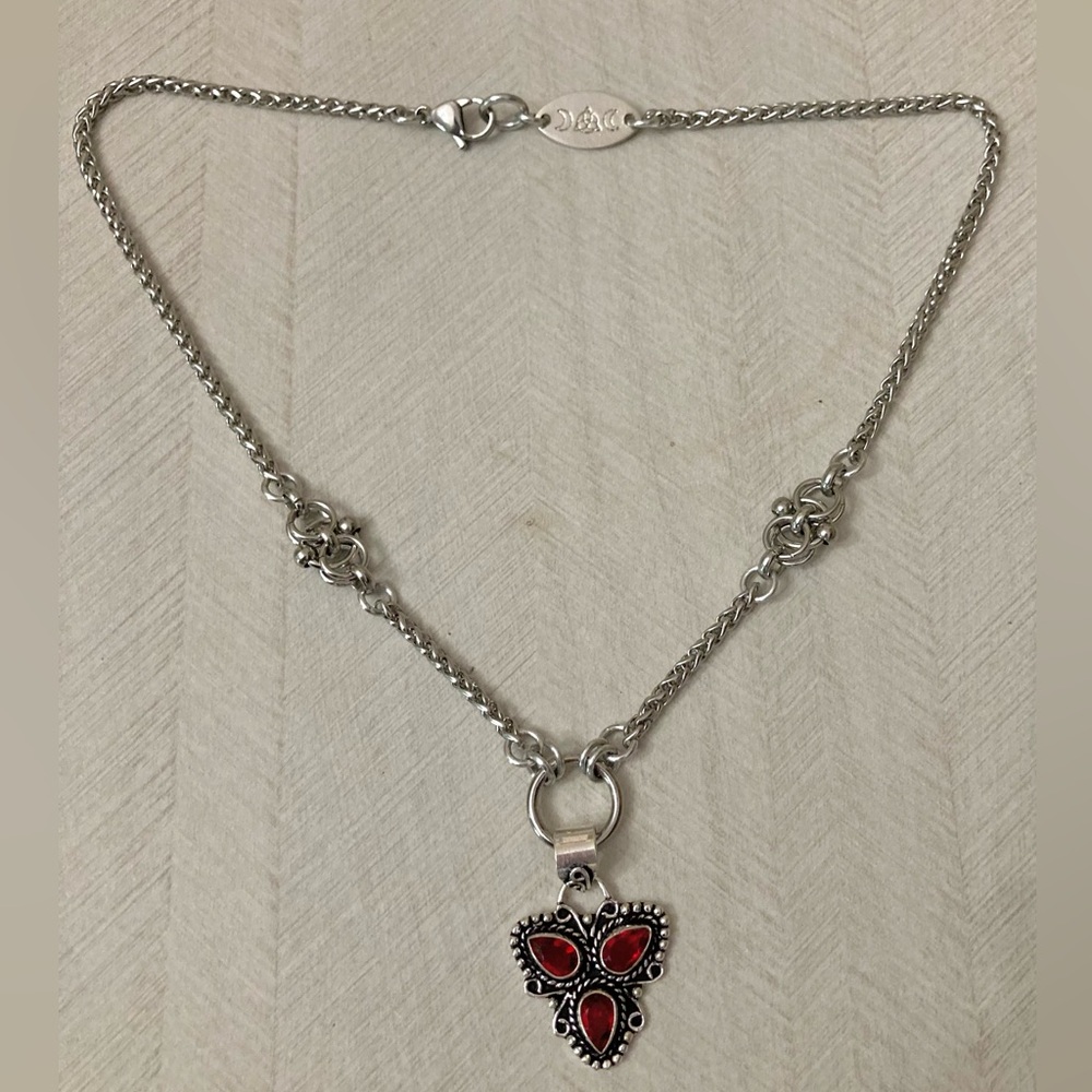 925 sterling silver overlay red garnet triangle Celtic knot maille necklace - Picture 12 of 13